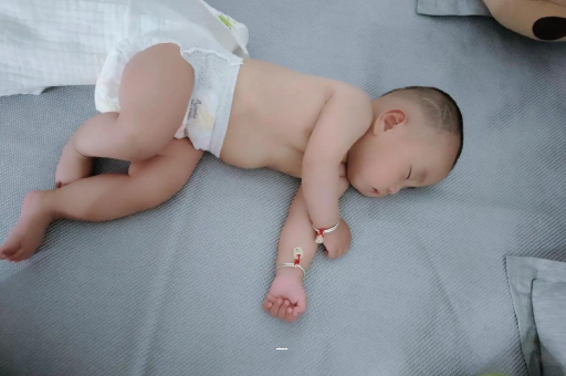 云浮宝宝总是摇头怎么回事